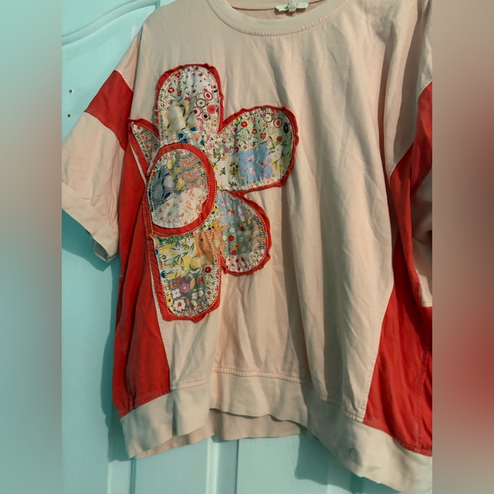 EUC Easel brand size small. Oversized